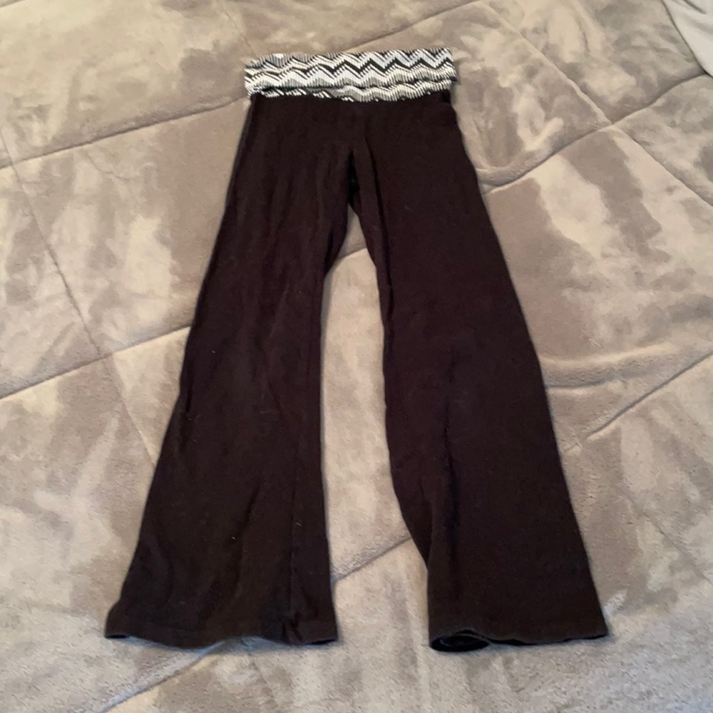 Girls btween yoga pants